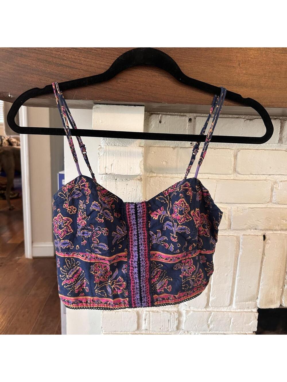 American Eagle Crop-top